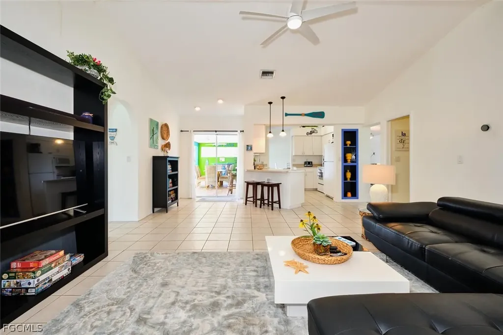 2201 SE 5th Avenue Cape Coral FL 33990