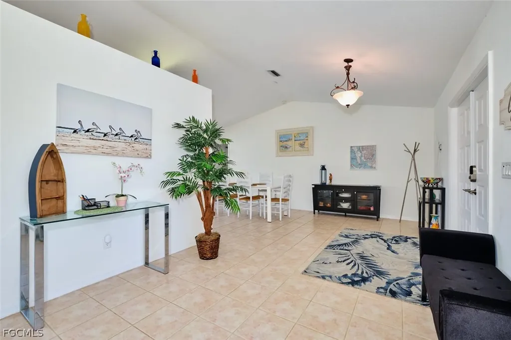 2201 SE 5th Avenue Cape Coral FL 33990