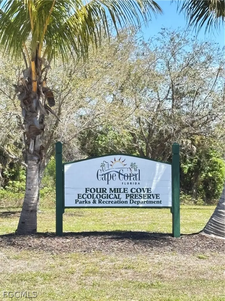 2217 SE 19th Avenue Cape Coral FL 33990