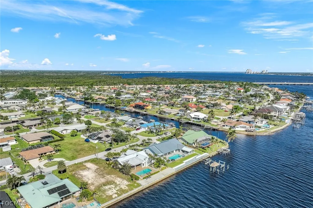 2330 SE 28th Street Cape Coral FL 33904