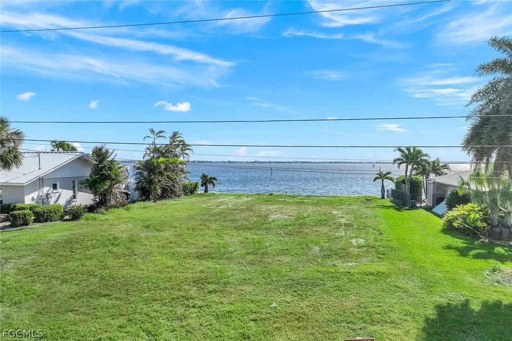 2330 SE 28th Street Cape Coral FL 33904