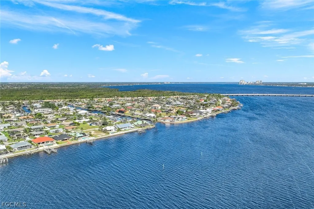 2330 SE 28th Street Cape Coral FL 33904