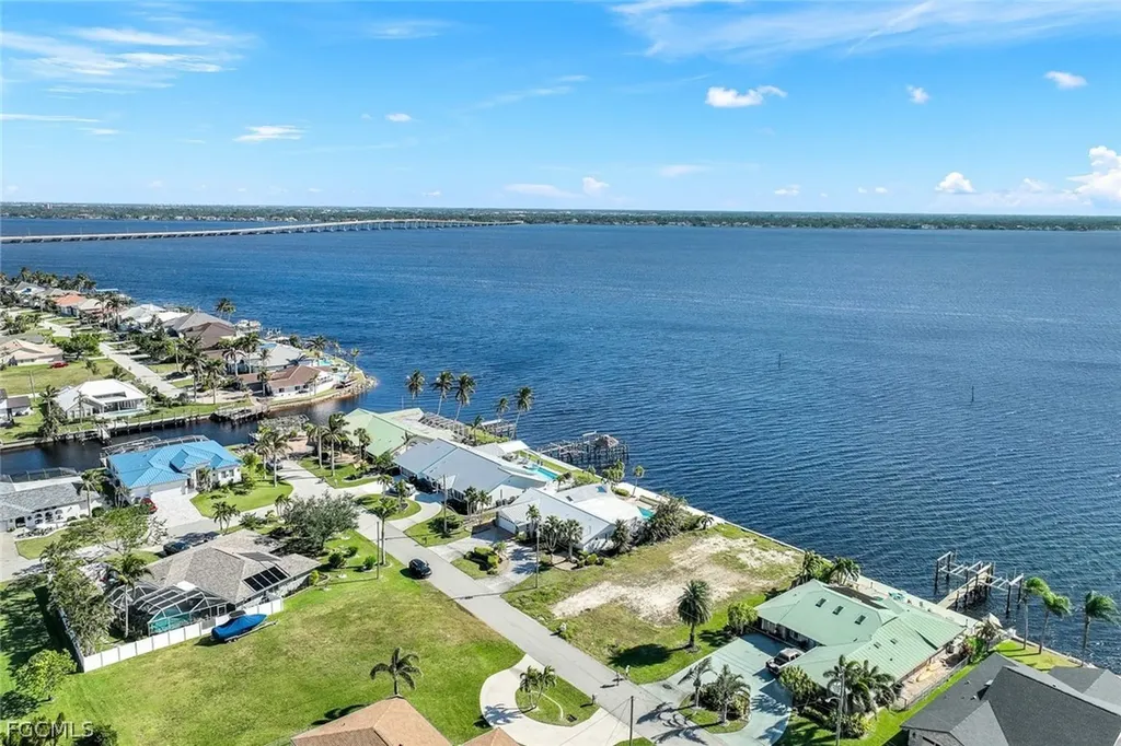 2330 SE 28th Street Cape Coral FL 33904