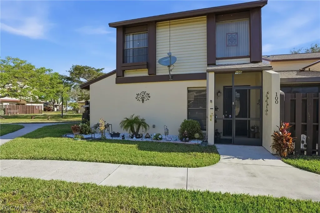 631 SE 12th Avenue Cape Coral FL 33990