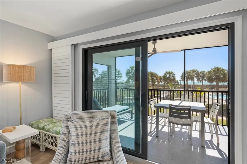 1919 Olde Middle Gulf Drive Sanibel FL 33957