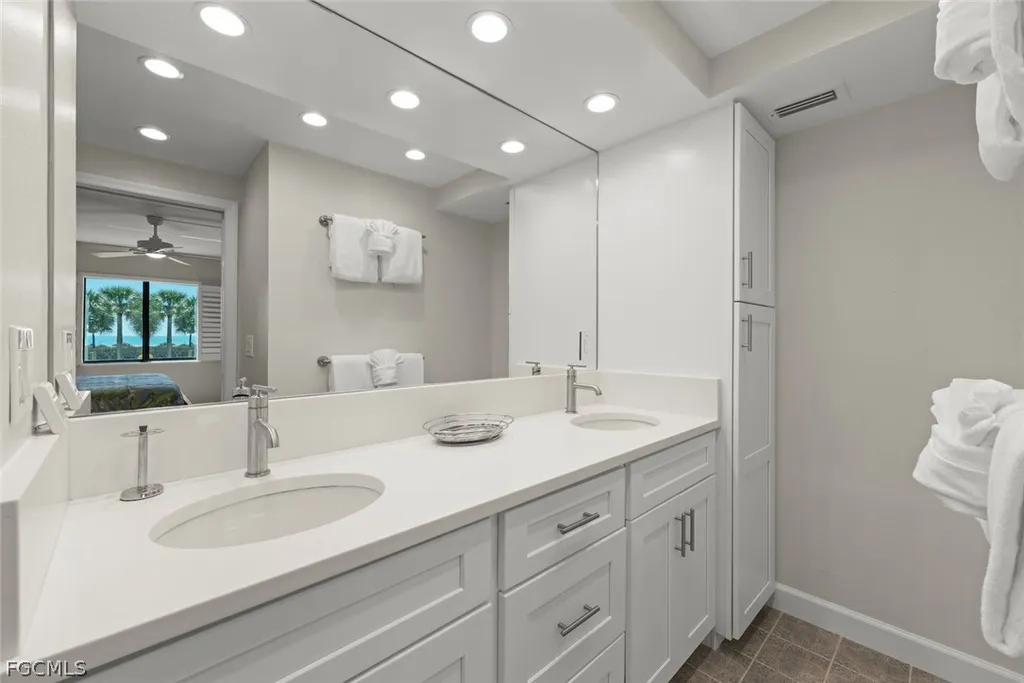 1919 Olde Middle Gulf Drive Sanibel FL 33957