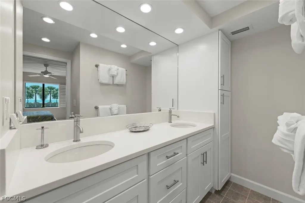 1919 Olde Middle Gulf Drive Sanibel FL 33957
