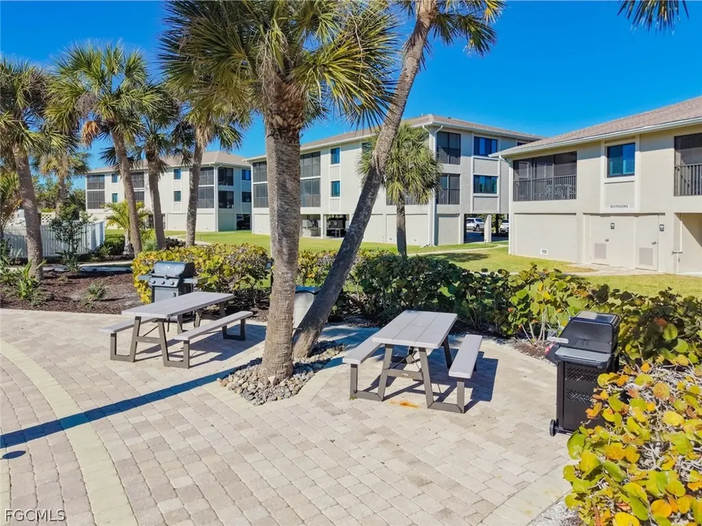 1919 Olde Middle Gulf Drive Sanibel FL 33957