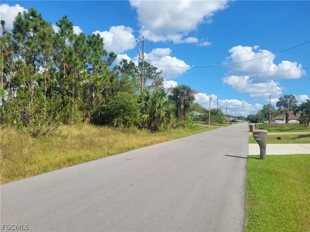 4006 4 Street SW Lehigh Acres FL 33976