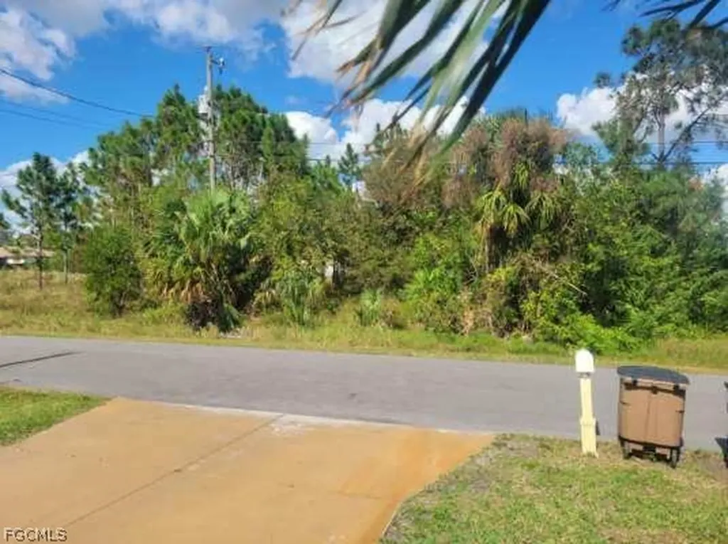 4006 4 Street SW Lehigh Acres FL 33976