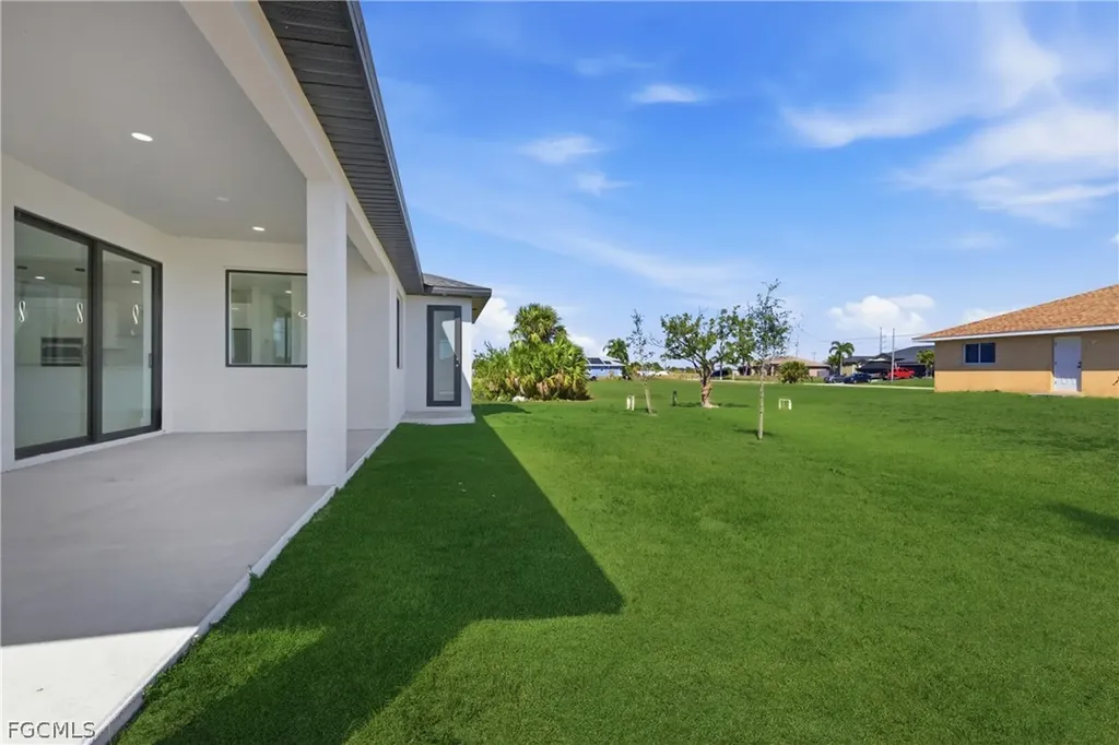 401 NW 25th Avenue Cape Coral FL 33993