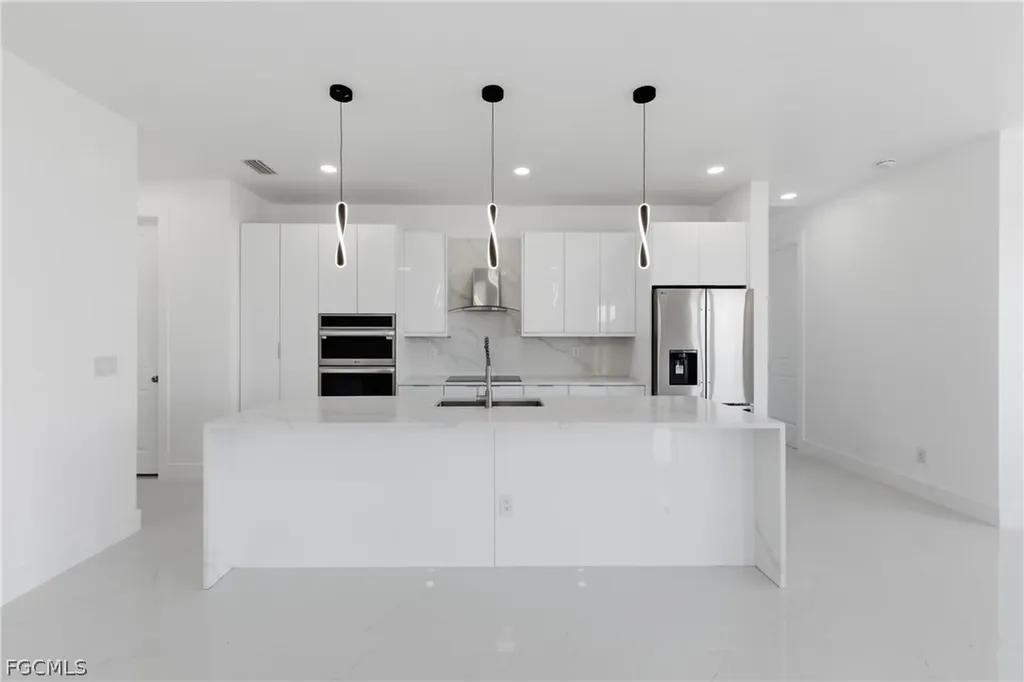 401 NW 25th Avenue Cape Coral FL 33993