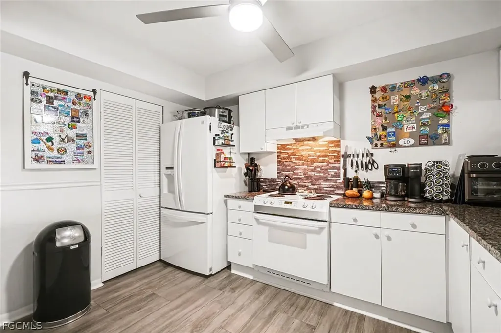 2069 W Lakeview Boulevard North Fort Myers FL 33903