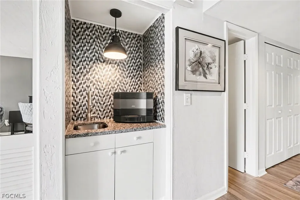 2069 W Lakeview Boulevard North Fort Myers FL 33903