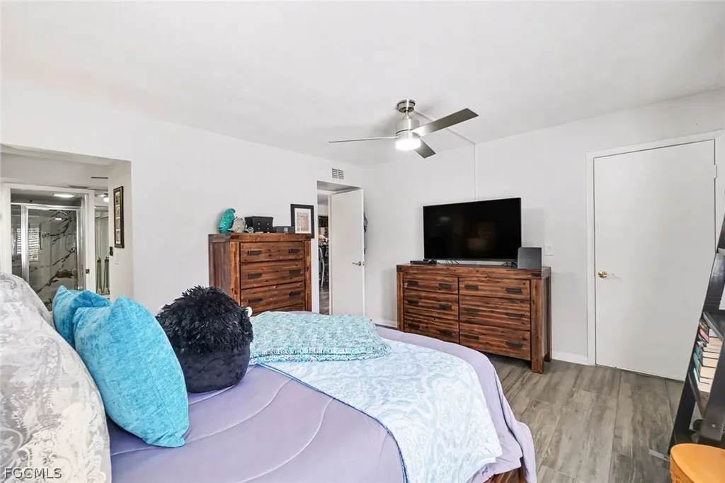 2069 W Lakeview Boulevard North Fort Myers FL 33903