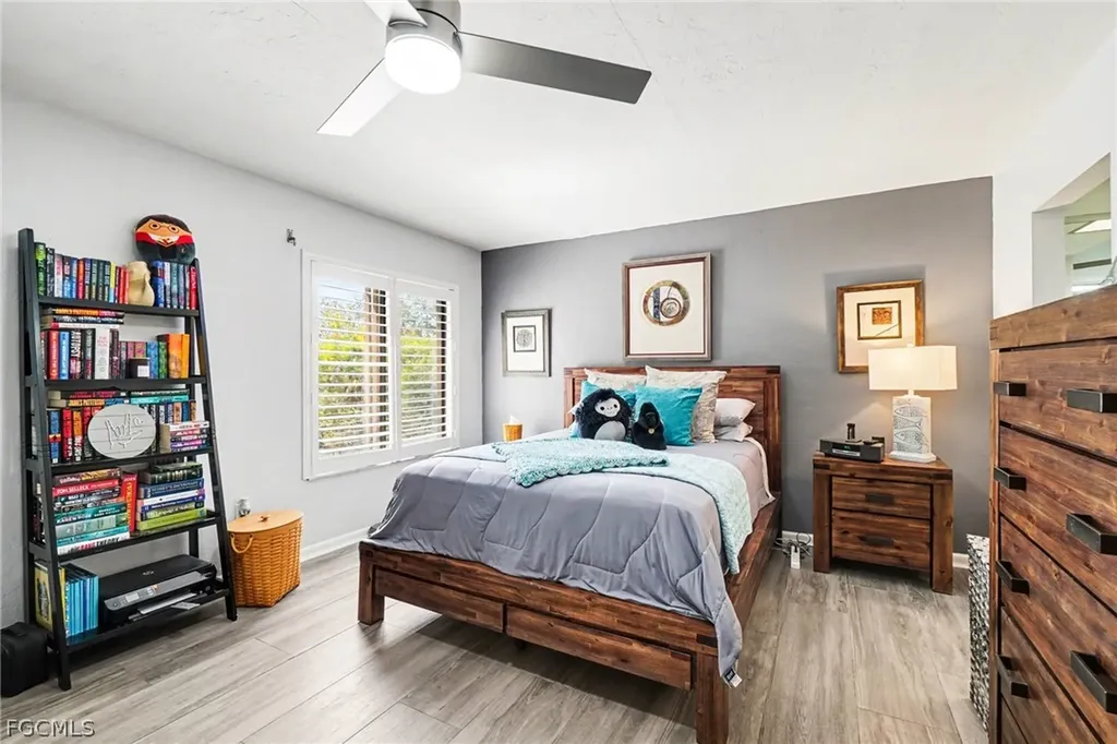 2069 W Lakeview Boulevard North Fort Myers FL 33903