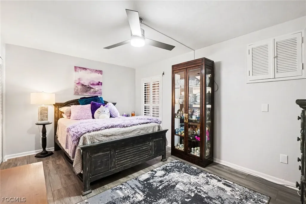 2069 W Lakeview Boulevard North Fort Myers FL 33903