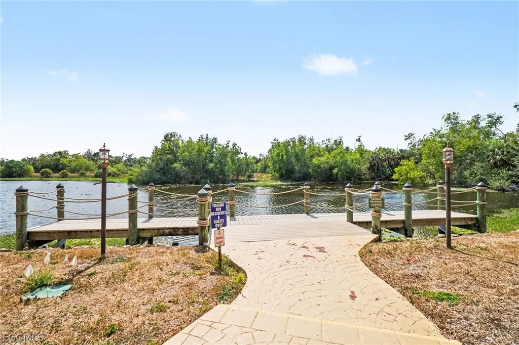 2069 W Lakeview Boulevard North Fort Myers FL 33903