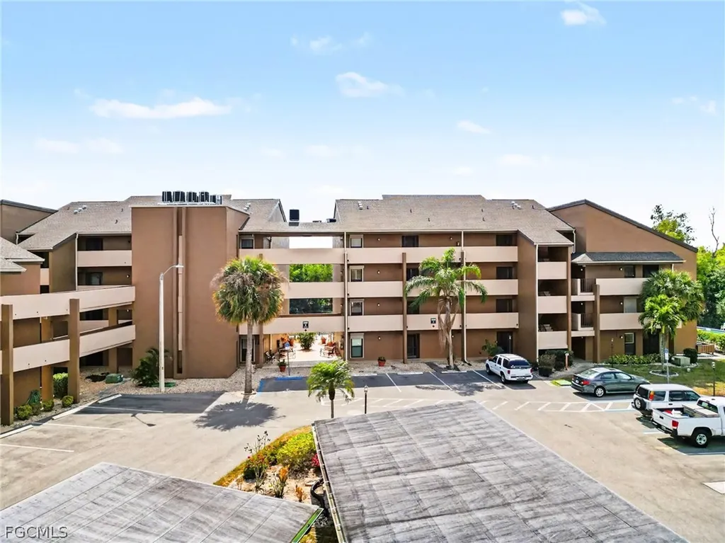 2069 W Lakeview Boulevard North Fort Myers FL 33903