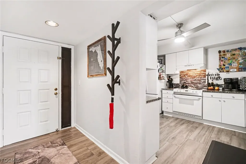 2069 W Lakeview Boulevard North Fort Myers FL 33903