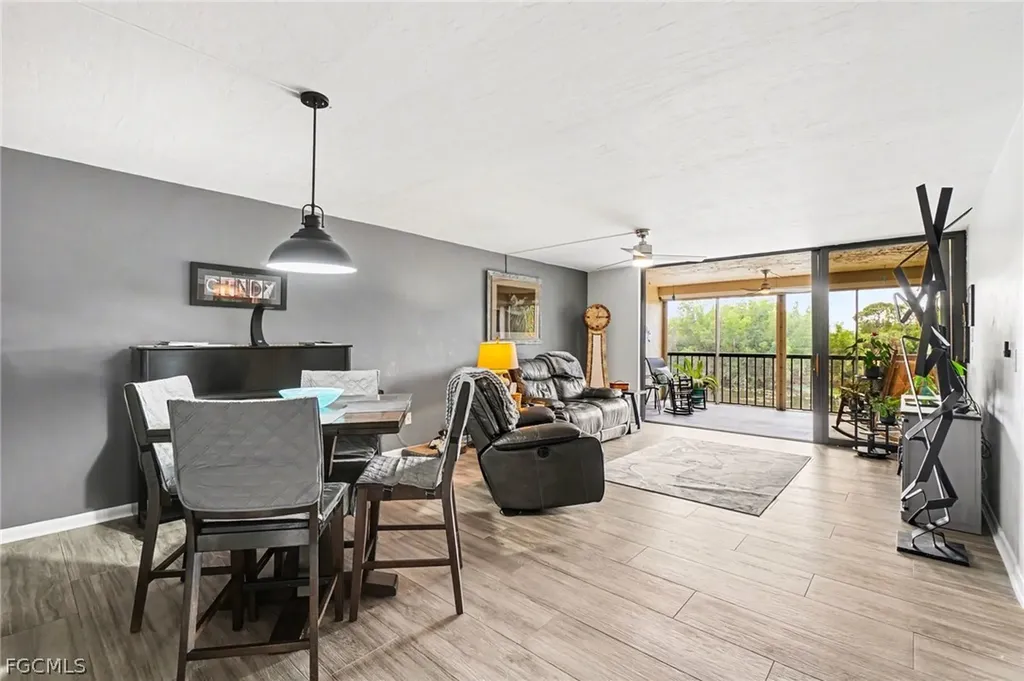 2069 W Lakeview Boulevard North Fort Myers FL 33903