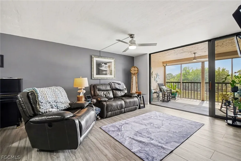 2069 W Lakeview Boulevard North Fort Myers FL 33903