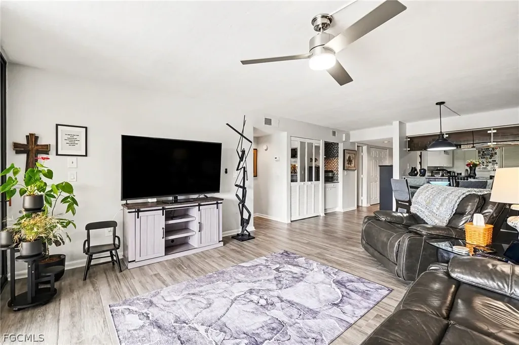 2069 W Lakeview Boulevard North Fort Myers FL 33903