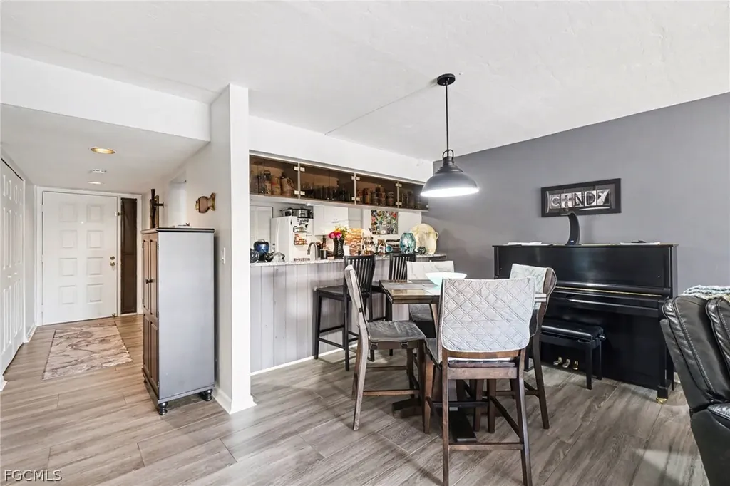 2069 W Lakeview Boulevard North Fort Myers FL 33903