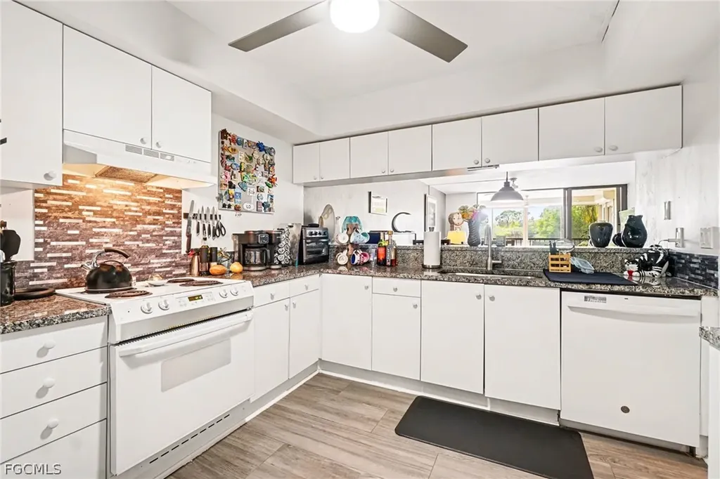 2069 W Lakeview Boulevard North Fort Myers FL 33903