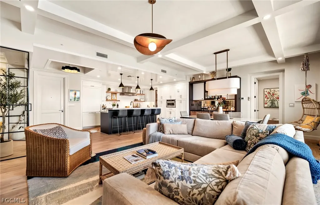 1125 Central Avenue Naples FL 34102