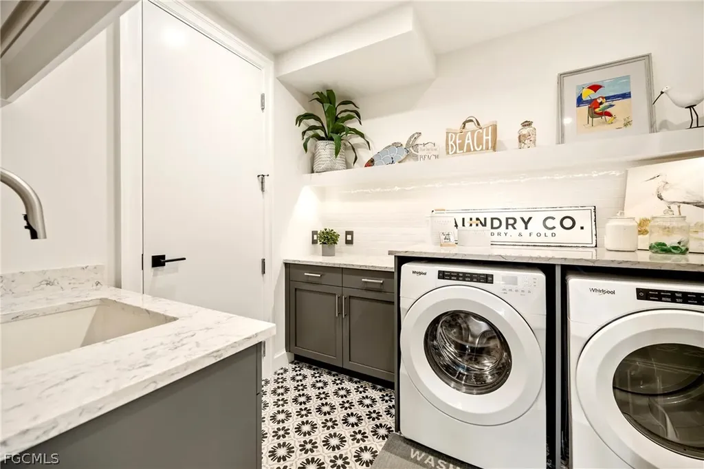 1125 Central Avenue Naples FL 34102