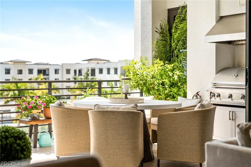 1125 Central Avenue Naples FL 34102