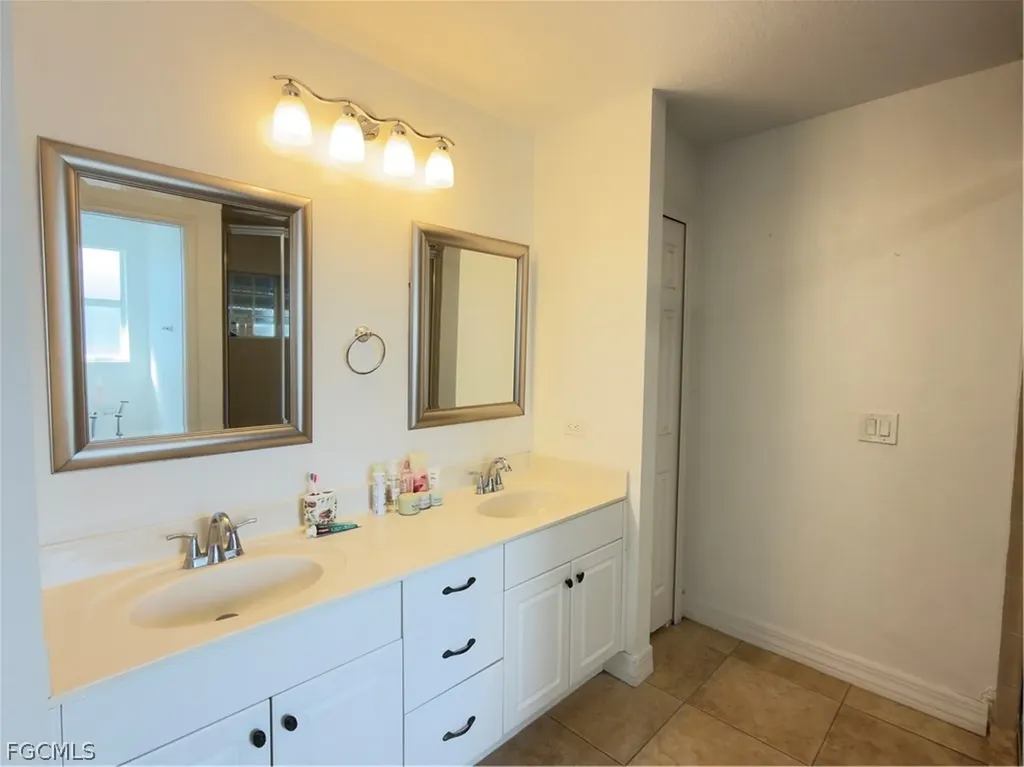 1208 NW 15th Avenue Cape Coral FL 33993