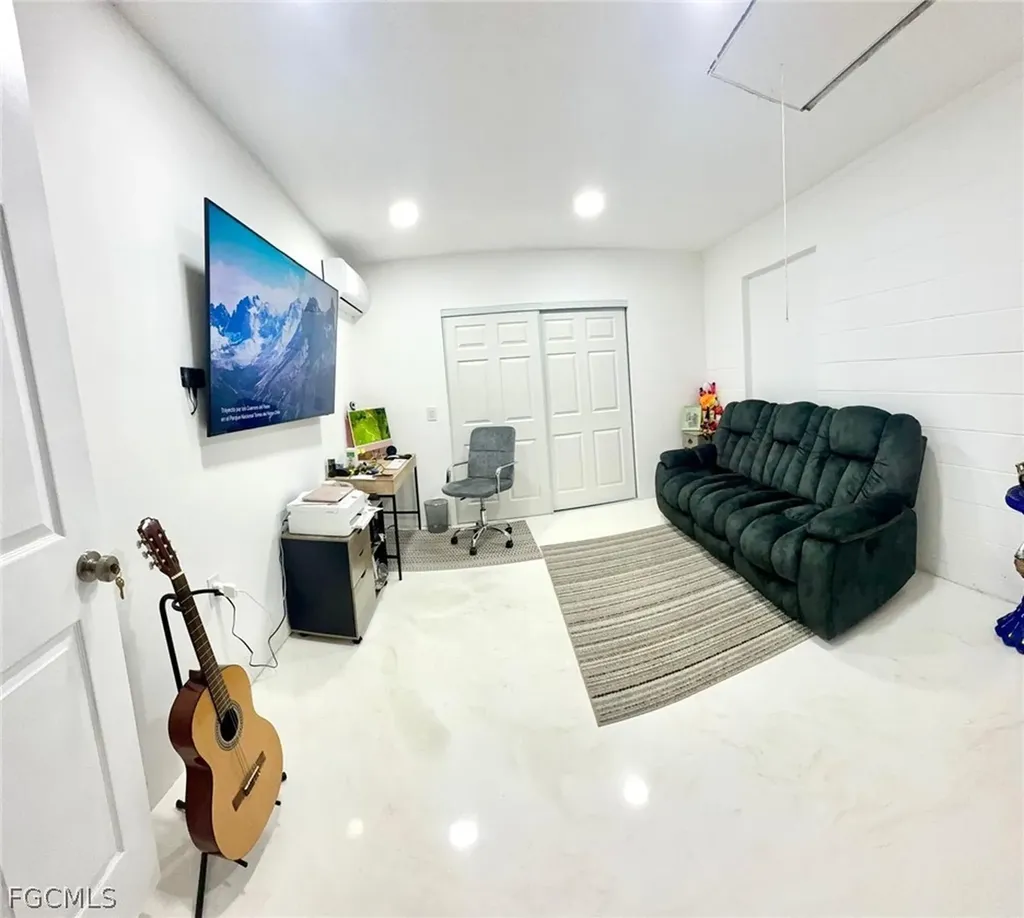 421 Cross Street North Fort Myers FL 33903