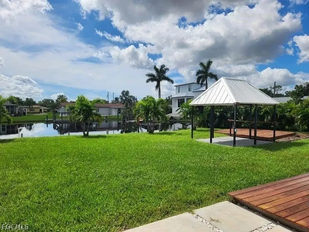 421 Cross Street North Fort Myers FL 33903