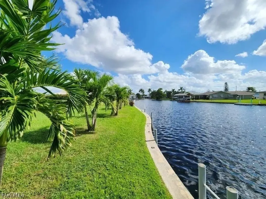 421 Cross Street North Fort Myers FL 33903