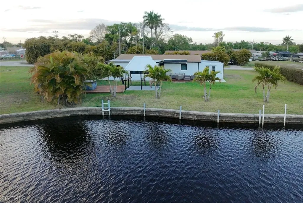 421 Cross Street North Fort Myers FL 33903