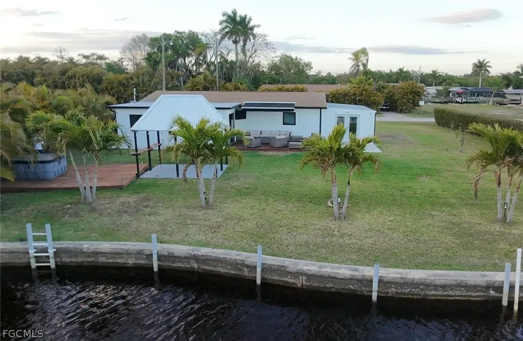 421 Cross Street North Fort Myers FL 33903