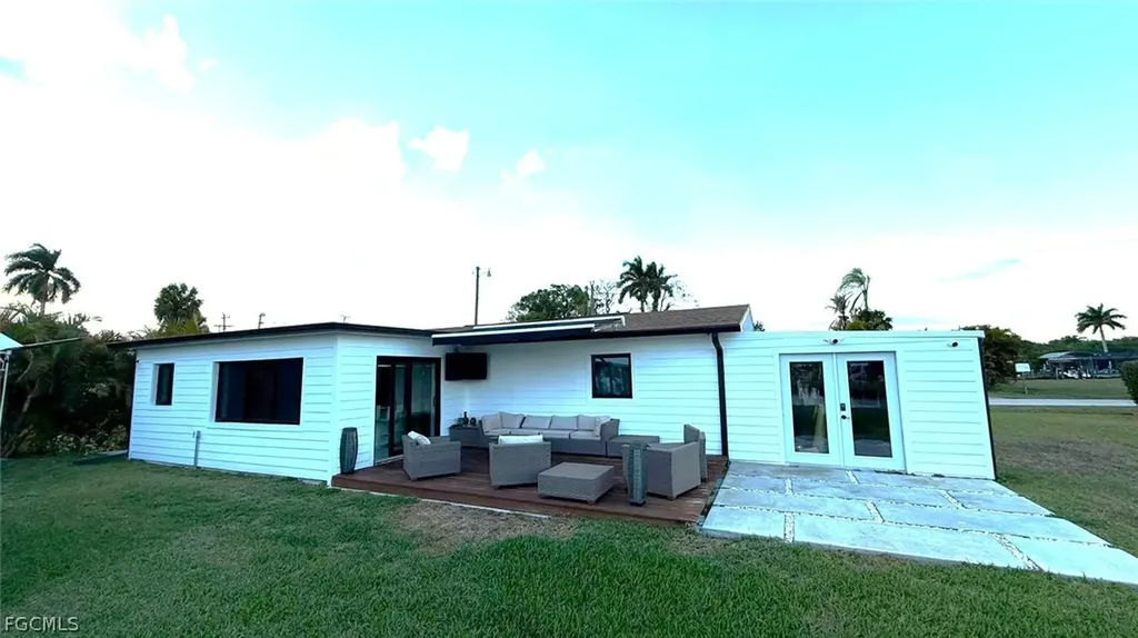 421 Cross Street North Fort Myers FL 33903