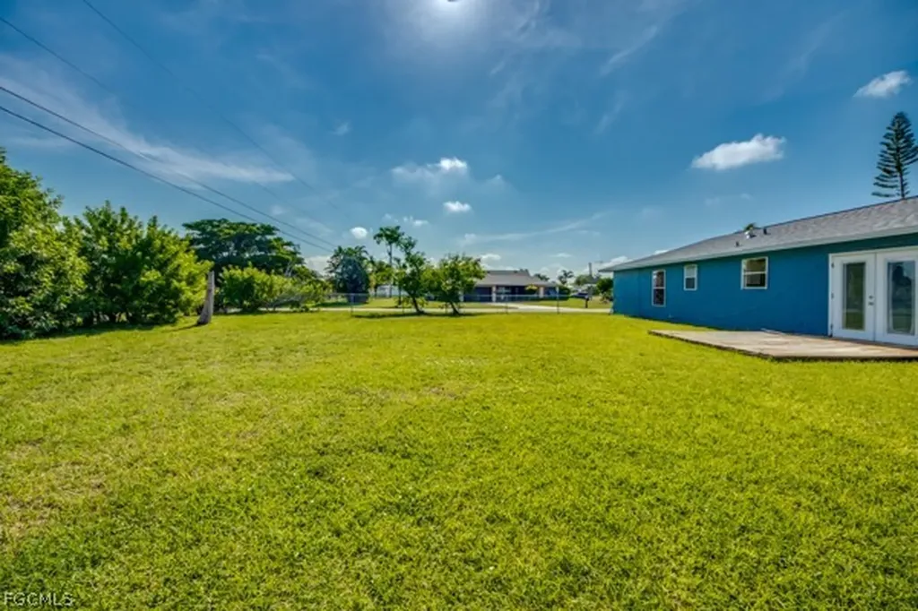 315 SE 22nd Terrace Cape Coral FL 33990
