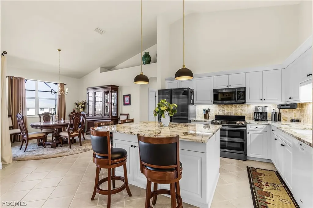 3712 SW 11th Place Cape Coral FL 33914