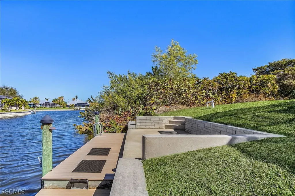 3712 SW 11th Place Cape Coral FL 33914