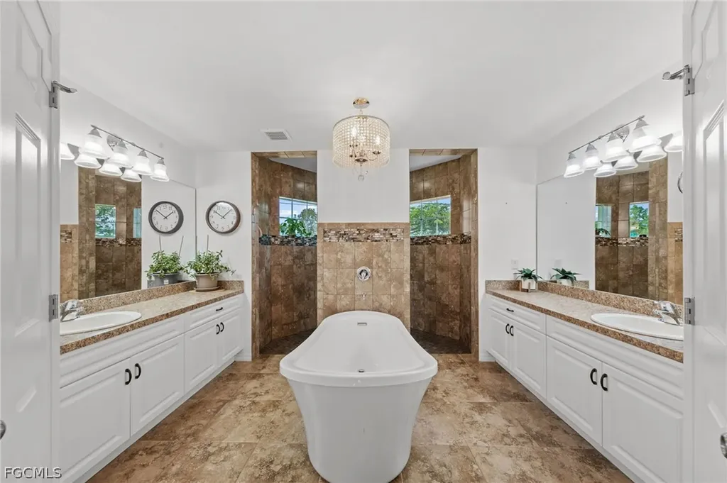 126 SE 15th Place Cape Coral FL 33990