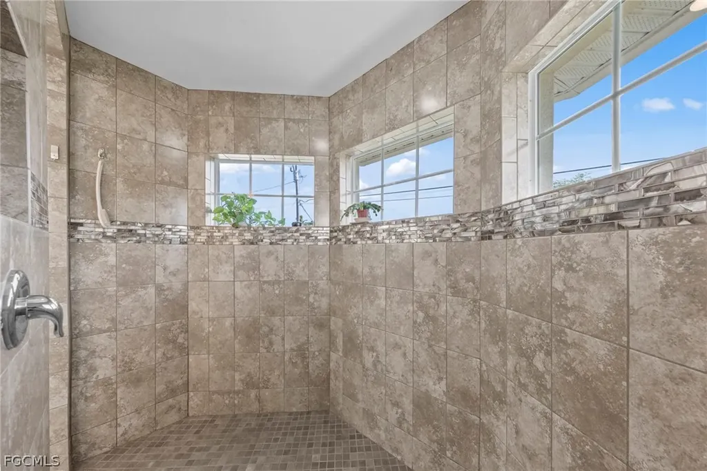 126 SE 15th Place Cape Coral FL 33990