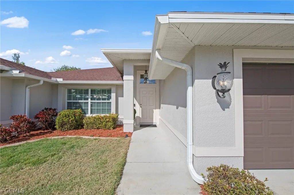 126 SE 15th Place Cape Coral FL 33990