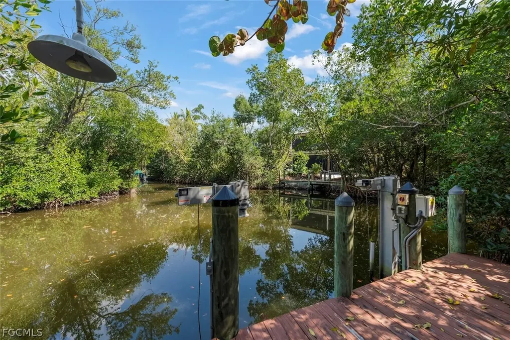 1089 Skiff Place Sanibel FL 33957