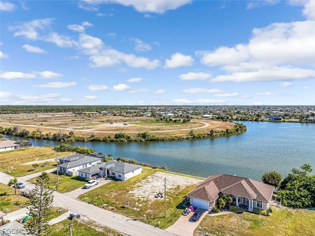 2017 NE 10th Place Cape Coral FL 33909