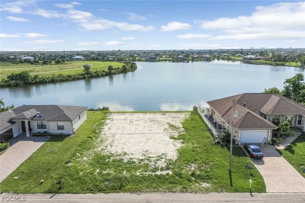 2017 NE 10th Place Cape Coral FL 33909