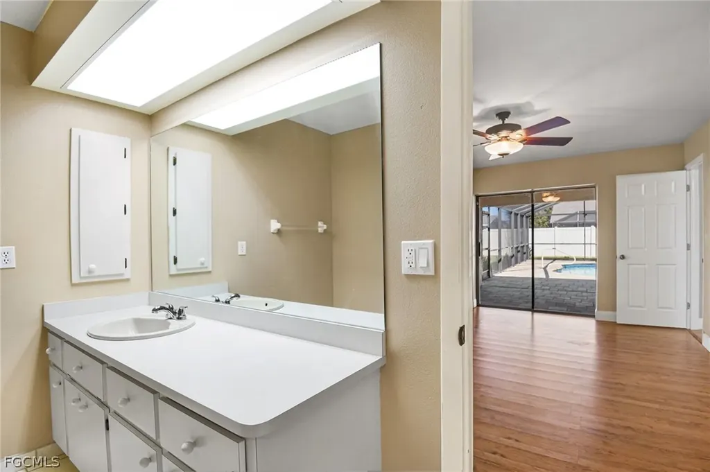 1807 SE 15th Street Cape Coral FL 33990