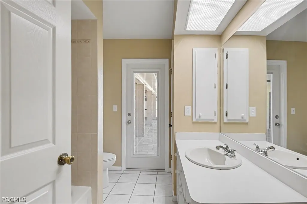 1807 SE 15th Street Cape Coral FL 33990